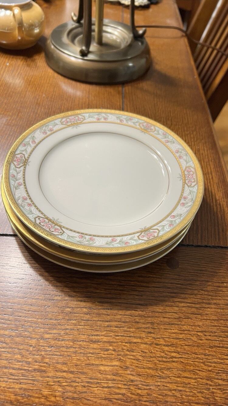 Mikasa Merrick L5517 Sandwich Plates Set of 4 Pink Floral Gold Trim Japan